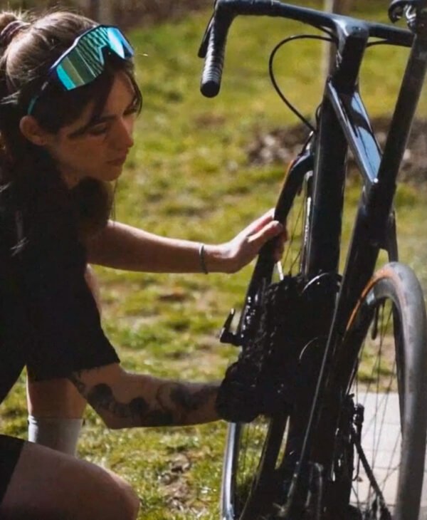 Microfibre bike cleaning glove