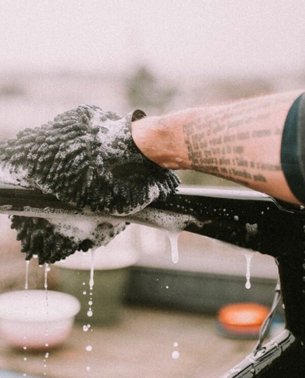 Microfibre bike cleaning glove