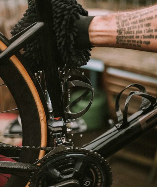 Microfibre bike cleaning glove