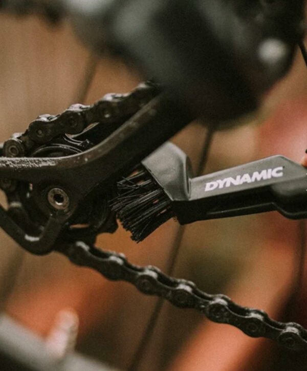 Drivetrain detailing brush