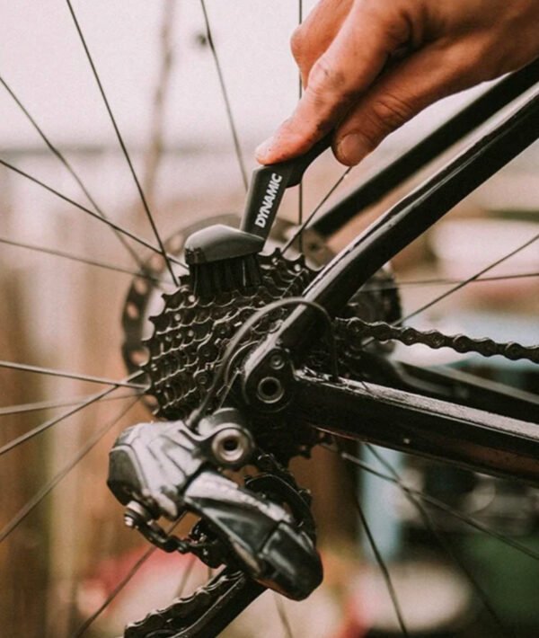 Drivetrain detailing brush